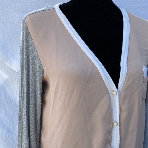 Monteau V-neck Button Up Cardigan Top - Picture 5 of 9